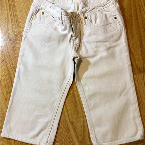white distressed Marciano capris embroidery pocket - Picture 6 of 6